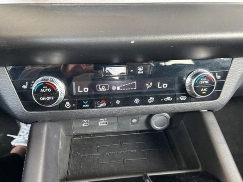 Used 2025 Mitsubishi Outlander 4WD Plug-In Hybrid image 39