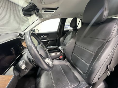 Used 2024 Mercedes-Benz GLC 300 4MATIC image 11