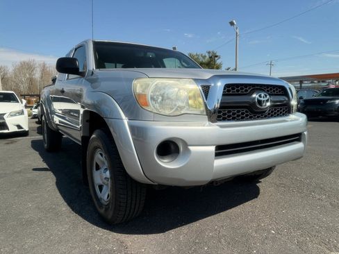 Used 2011 Toyota Tacoma 4x4 Access Cab w/ SR5 Pkg #2 image 3