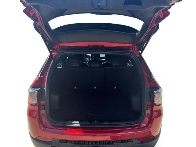 Used 2025 Jeep Compass Trailhawk w/ Trailer Tow Group AWD/4WD image 12