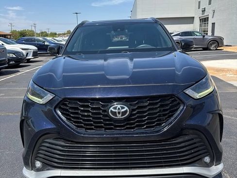 Used 2021 Toyota Highlander XSE FWD image 3