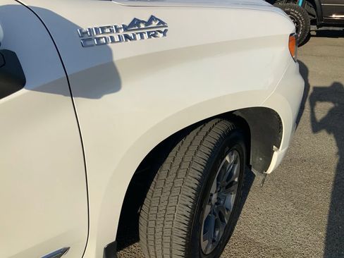 Used 2024 Chevrolet Silverado 1500 High Country w/ Technology Package AWD/4WD image 10