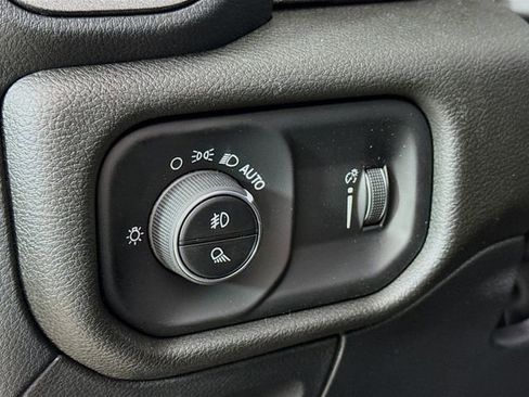 New 2026 RAM 1500 4x4 Crew Cab image 10