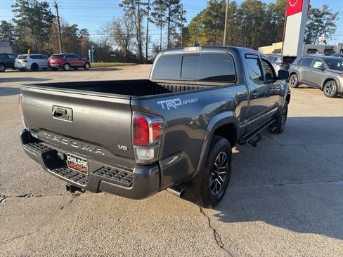 Used 2022 Toyota Tacoma TRD Sport image 6