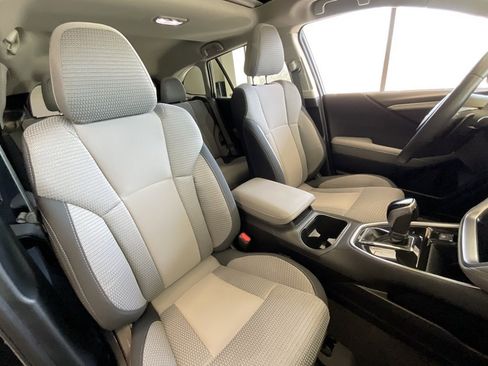 Used 2025 Subaru Outback Premium w/ Popular Package #1A image 19