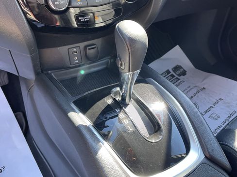 Used 2016 Nissan Rogue SL AWD/4WD image 25