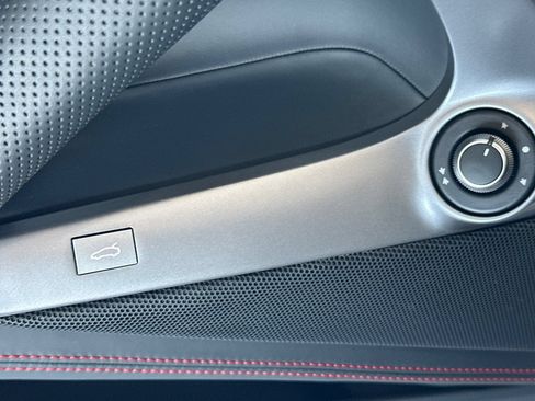 Used 2018 Ferrari 812 Superfast RWD image 13