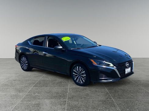 Used 2025 Nissan Altima 2.5 SV FWD image 7