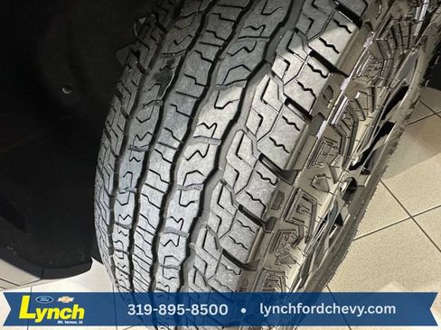 Used 2025 Chevrolet Traverse Z71 w/ Enhanced Driving Package AWD/4WD image 34