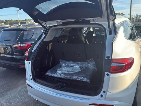 Used 2020 Buick Enclave Avenir w/ Avenir Technology Package image 29