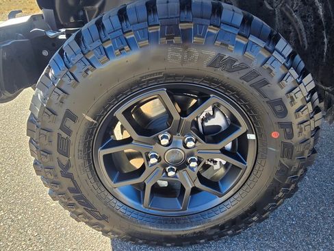 Used 2025 Jeep Wrangler Willys image 9