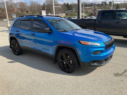 Used 2017 Jeep Cherokee Altitude image 3