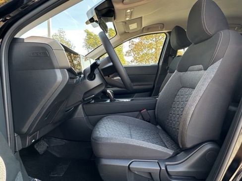 Certified 2025 Nissan Kicks SV AWD/4WD image 19