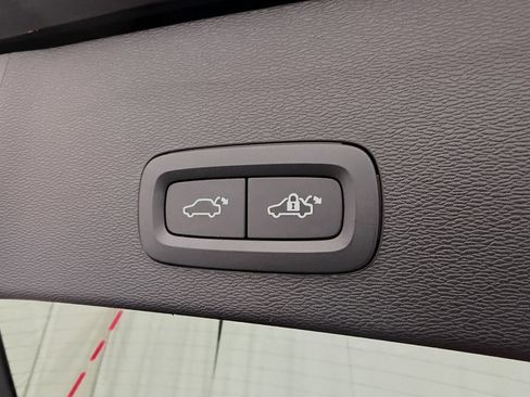 Used 2023 Volvo C40 P8 Recharge Ultimate image 36