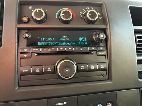 Used 2018 Chevrolet Express 3500 Extended w/ Driver Convenience Package image 18