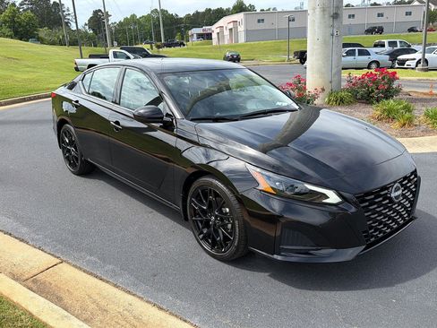 New 2026 Nissan Altima 2.5 SR w/ SR Midnight Edition Package FWD image 8