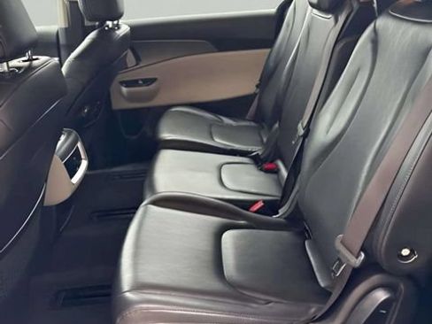 Used 2024 Kia Carnival LX FWD image 9