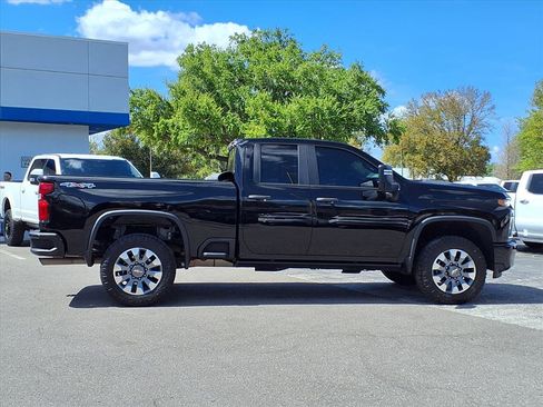 Used 2023 Chevrolet Silverado 2500 Custom w/ Custom Value Package image 3