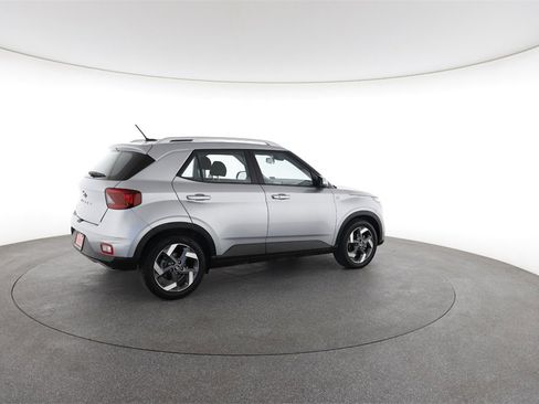 Used 2025 Hyundai Venue SEL image 13