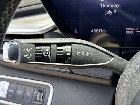 Used 2025 Buick Enclave Preferred w/ Power Package FWD image 20