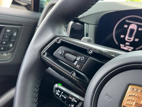 Certified 2025 Porsche Cayenne GTS AWD/4WD image 28