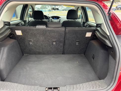 Used 2016 Ford Focus SE w/ SE Power Seat Package image 15