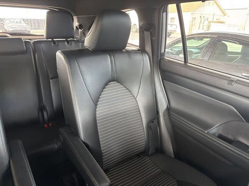 Used 2025 Toyota Highlander XSE AWD/4WD image 40