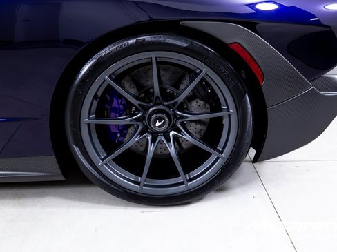 Used 2019 McLaren Senna RWD image 31