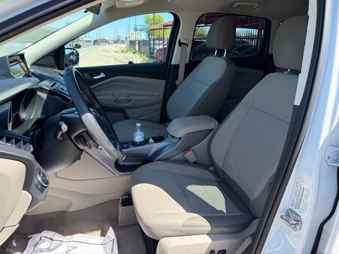Used 2015 Ford Escape SE image 3