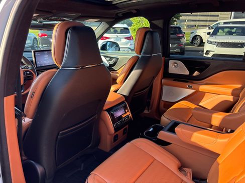 Certified 2024 Lincoln Aviator Black Label w/ Jet Package AWD/4WD image 27