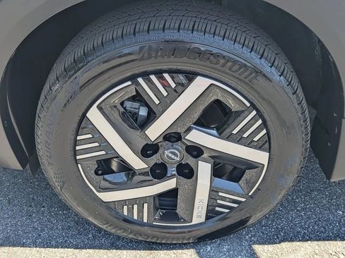 Certified 2025 Nissan Kicks SV FWD image 11