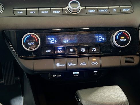 Used 2024 Hyundai Elantra SEL image 12