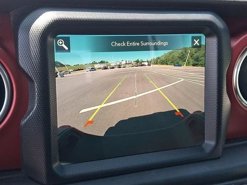 Used 2023 Jeep Gladiator Rubicon w/ LED Lighting Group AWD/4WD image 18