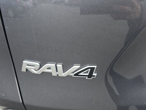 Used 2021 Toyota RAV4 XLE image 30