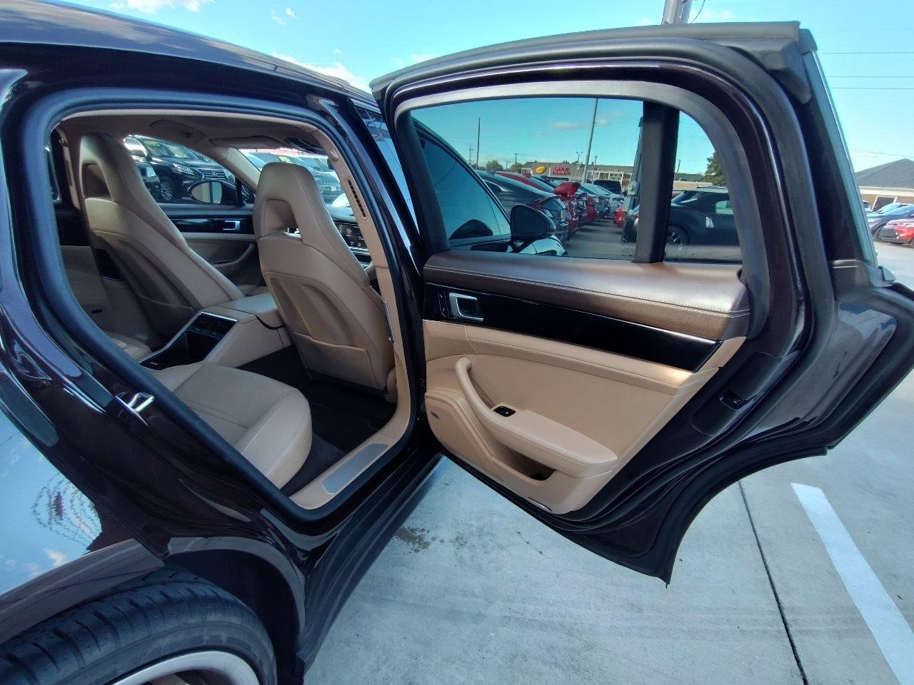 Used 2018 Porsche Panamera RWD image 51