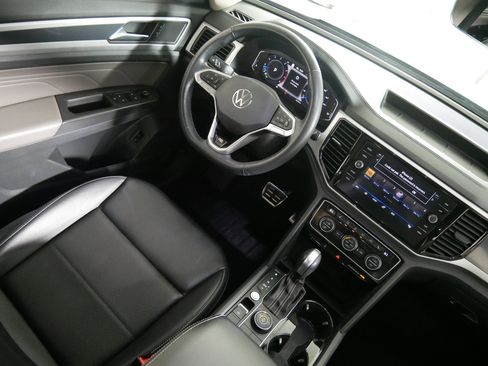 Used 2022 Volkswagen Atlas SEL R-Line image 9