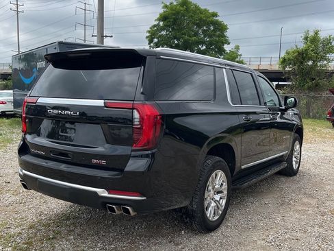 Used 2025 GMC Yukon XL Denali AWD/4WD image 11