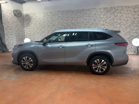 Used 2021 Toyota Highlander XLE FWD image 4