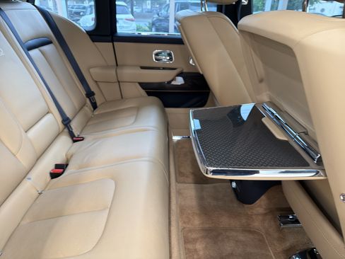 Certified 2024 Rolls-Royce Cullinan Black Badge AWD/4WD image 38