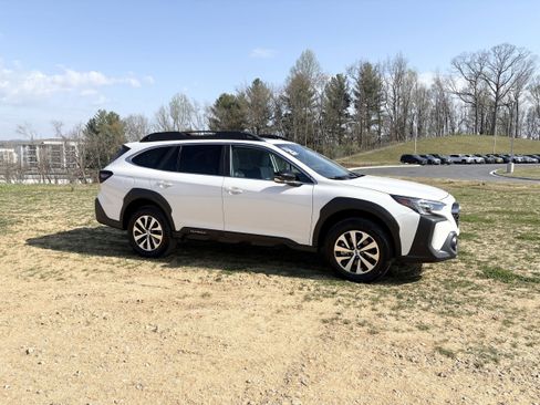 Certified 2025 Subaru Outback Premium AWD/4WD image 7