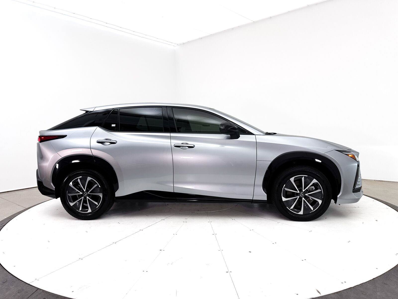 Used 2025 Lexus RZ 300e w/ Accessory Package (2T) FWD image 38