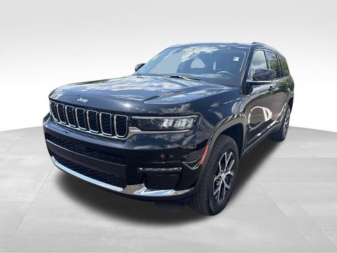 Used 2023 Jeep Grand Cherokee L Limited AWD/4WD image 8