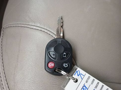 Used 2010 Ford Taurus SEL FWD image 24