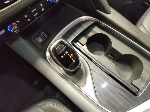 Used 2020 Buick Enclave Essence image 26