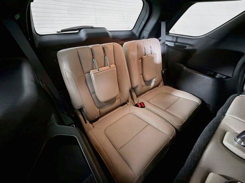 Used 2019 Ford Explorer XLT w/ Equipment Group 202A AWD/4WD image 41