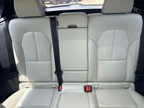 Used 2024 Volvo XC40 B5 Plus AWD/4WD image 39