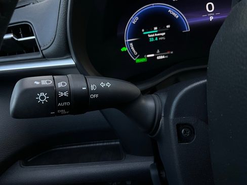 Used 2025 Toyota Sienna Platinum image 44