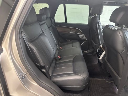 Used 2025 Land Rover Range Rover SE AWD/4WD image 12