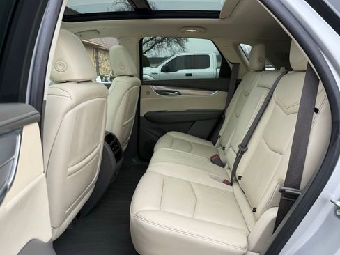 Used 2018 Cadillac XT5 Luxury w/ Driver Awareness Package FWD image 19