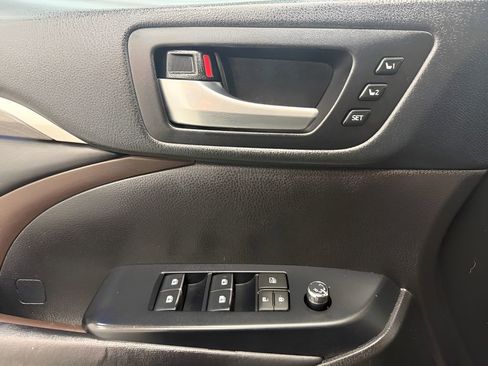 Used 2019 Toyota Highlander Limited image 9
